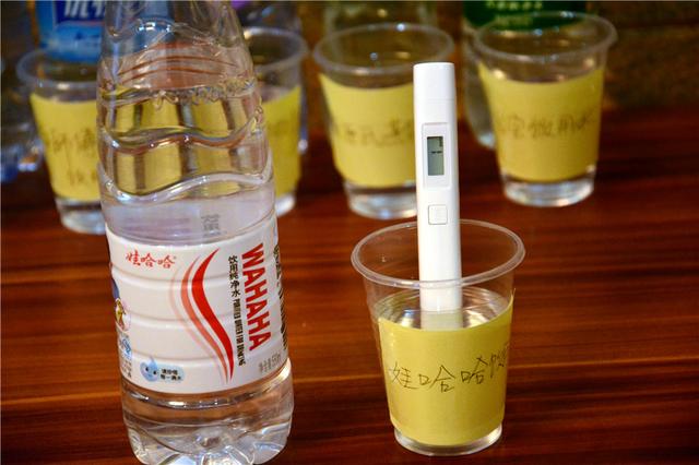 哇咔咔纯净水--tds值1ppm银鹭纯净水--tds值2ppm农夫山泉-tds值34ppm