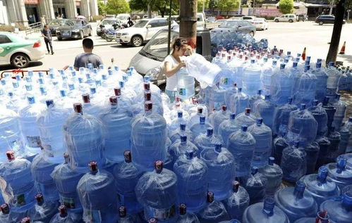 桶装水免费喝一年,顾客占了大便宜,厂家也年赚千万,谁亏了